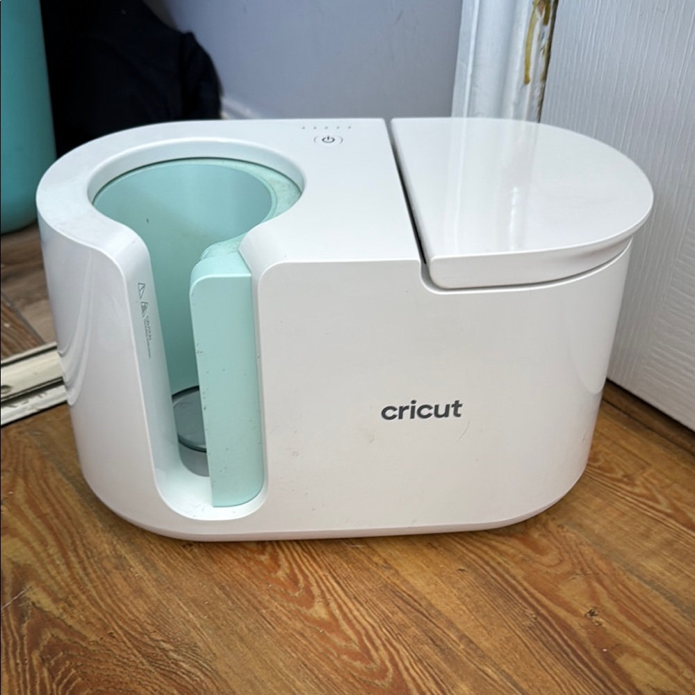 Cricut Mug Press in White and Mint